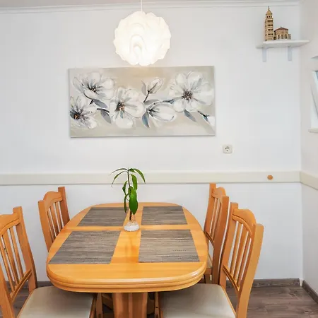 Private House - Terrace, Free Parking & Comfort *