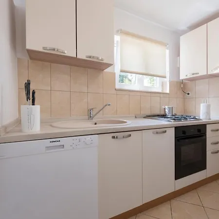 Private House - Terrace, Free Parking & Comfort Apartment *