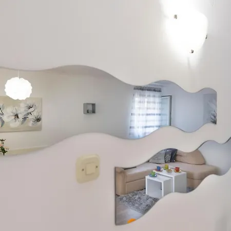 Private House - Terrace, Free Parking & Comfort