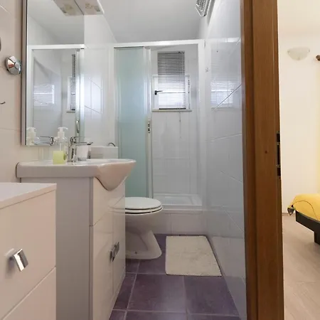 Private House - Terrace, Free Parking & Comfort