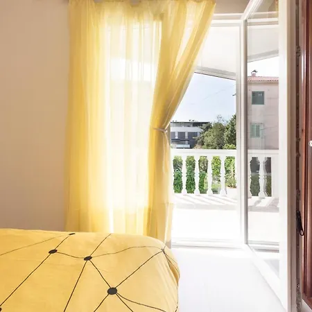 Private House - Terrace, Free Parking & Comfort Split