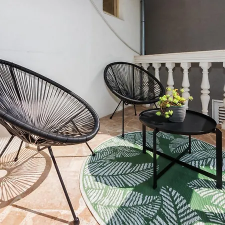 Apartament Private House - Terrace, Free Parking & Comfort