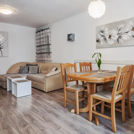 Apartment Private House - Terrace, Free Parking & Comfort Split