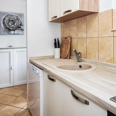 Private House - Terrace, Free Parking & Comfort