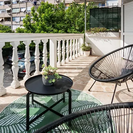 Daire Private House - Terrace, Free Parking & Comfort