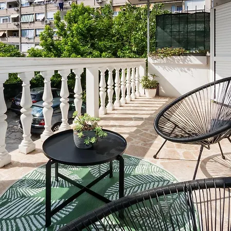 Apartment Private House - Terrace, Free Parking & Comfort