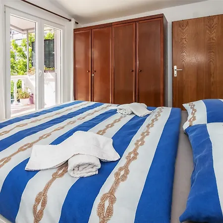 Apartment Private House - Terrace, Free Parking & Comfort Split