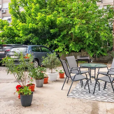 Private House - Terrace, Free Parking & Comfort *