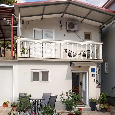 Private House - Terrace, Free Parking & Comfort Split