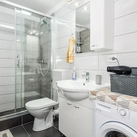 Daire Private House - Terrace, Free Parking & Comfort *