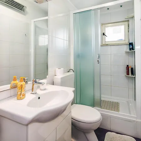 Private House - Terrace, Free Parking & Comfort Split
