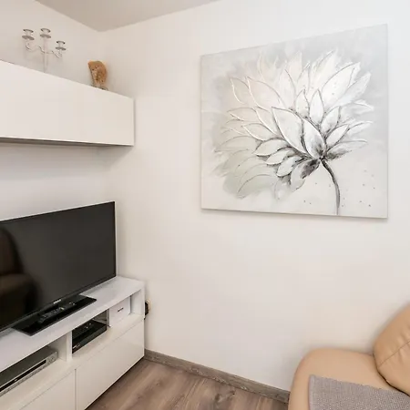 公寓 Private House - Terrace, Free Parking & Comfort 斯普利特