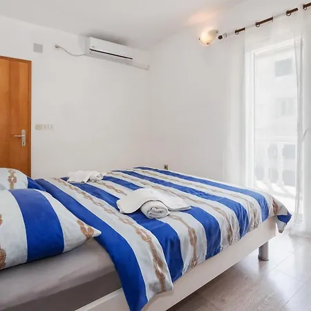 Private House - Terrace, Free Parking & Comfort