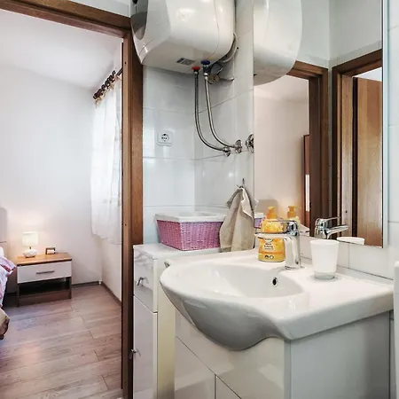 Private House - Terrace, Free Parking & Comfort Daire