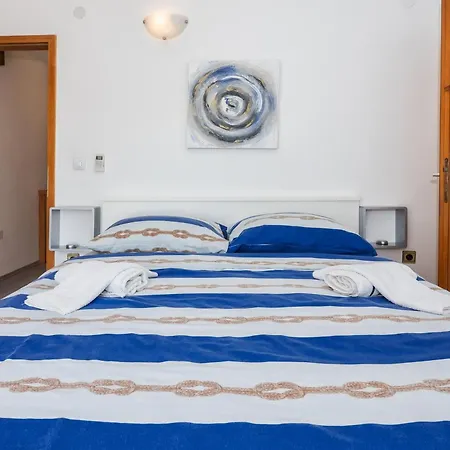 Daire Private House - Terrace, Free Parking & Comfort