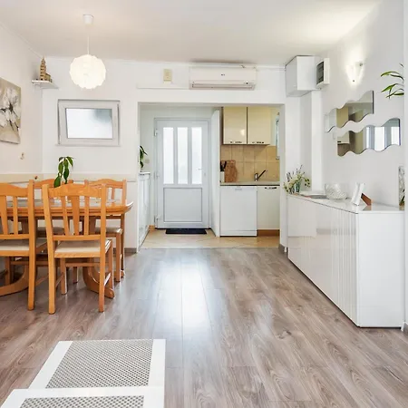 Private House - Terrace, Free Parking & Comfort Daire *